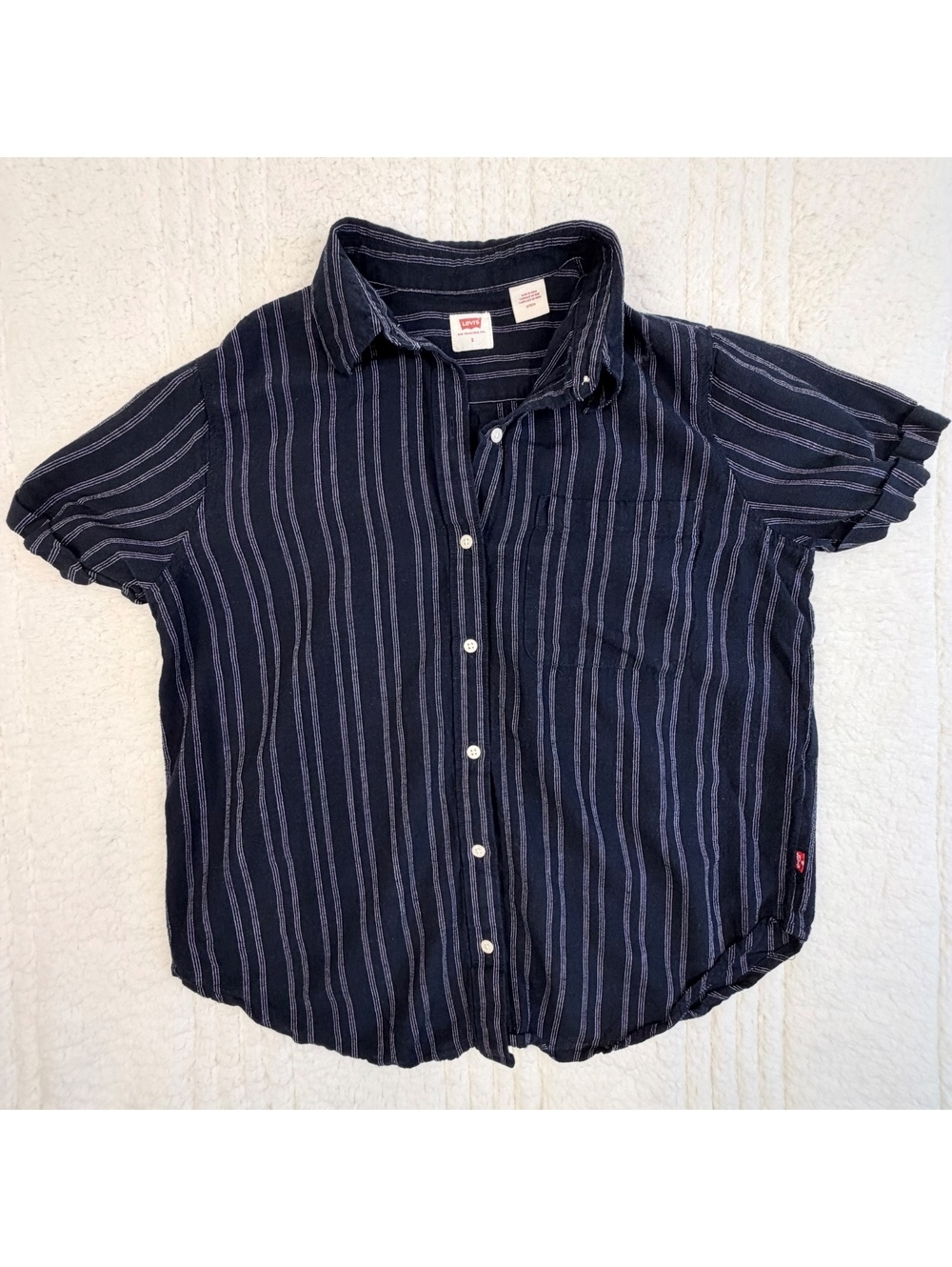 Levi’s Women’s Small Navy White Pinstripe Short Sleeve Button Up Shirt